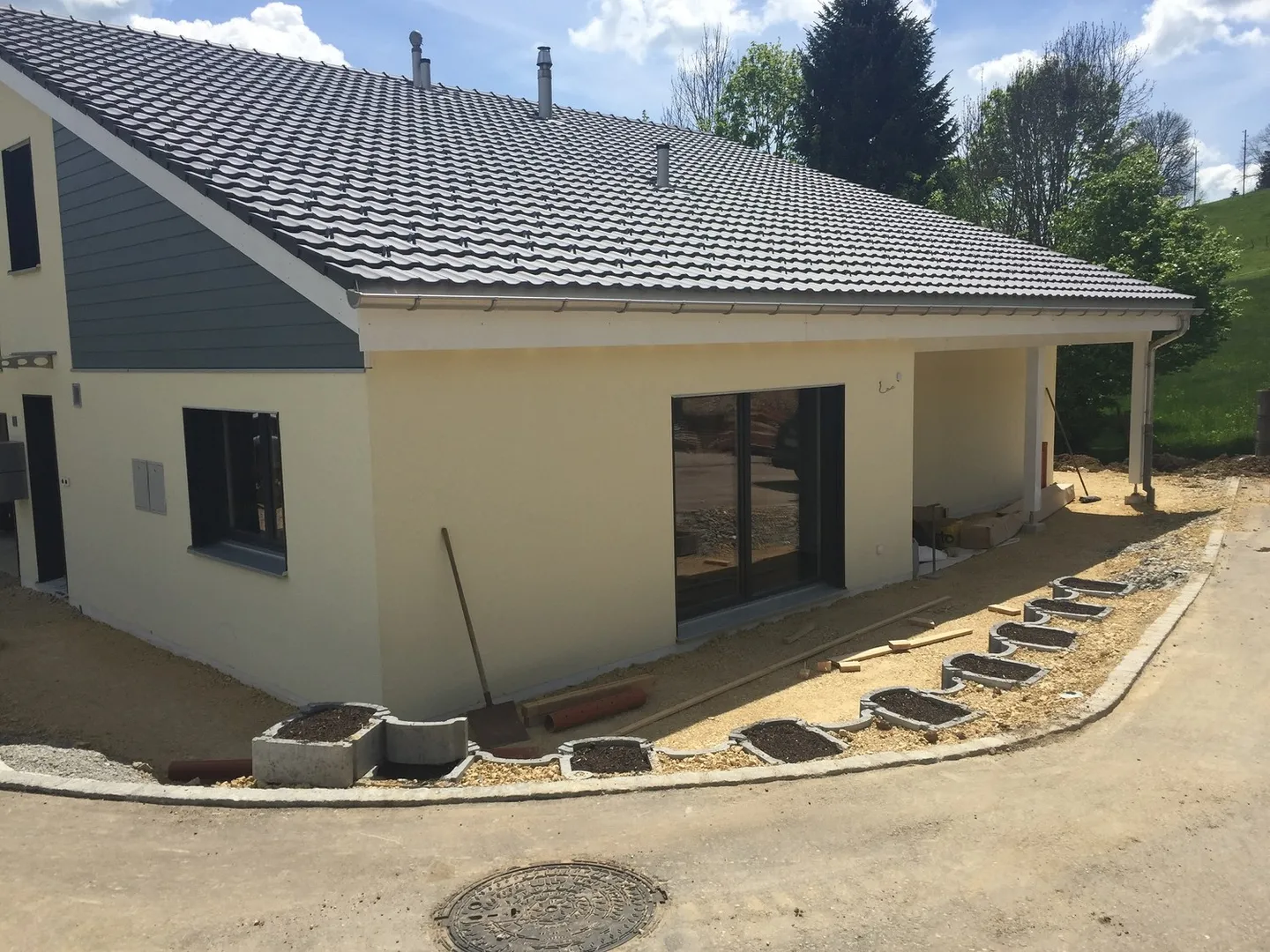 Incantevole appartamento con 2 camere da letto con terrazza privata in un ambiente tranquillo e verde - Foto 2 di 10
