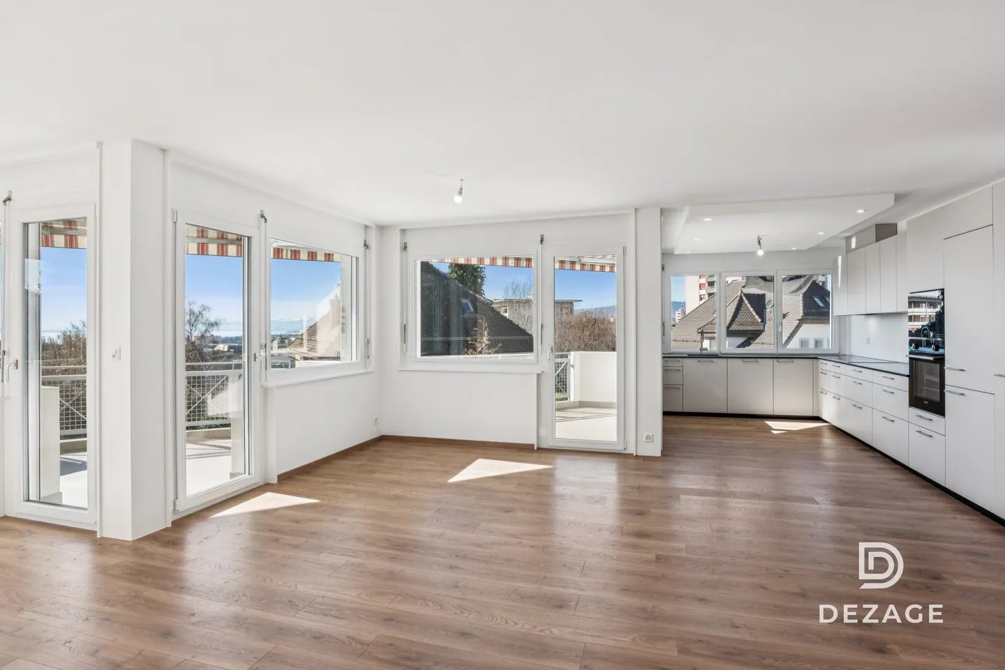 Appartement Familial Rénové avec Vue Lac - Photo 2 sur 12