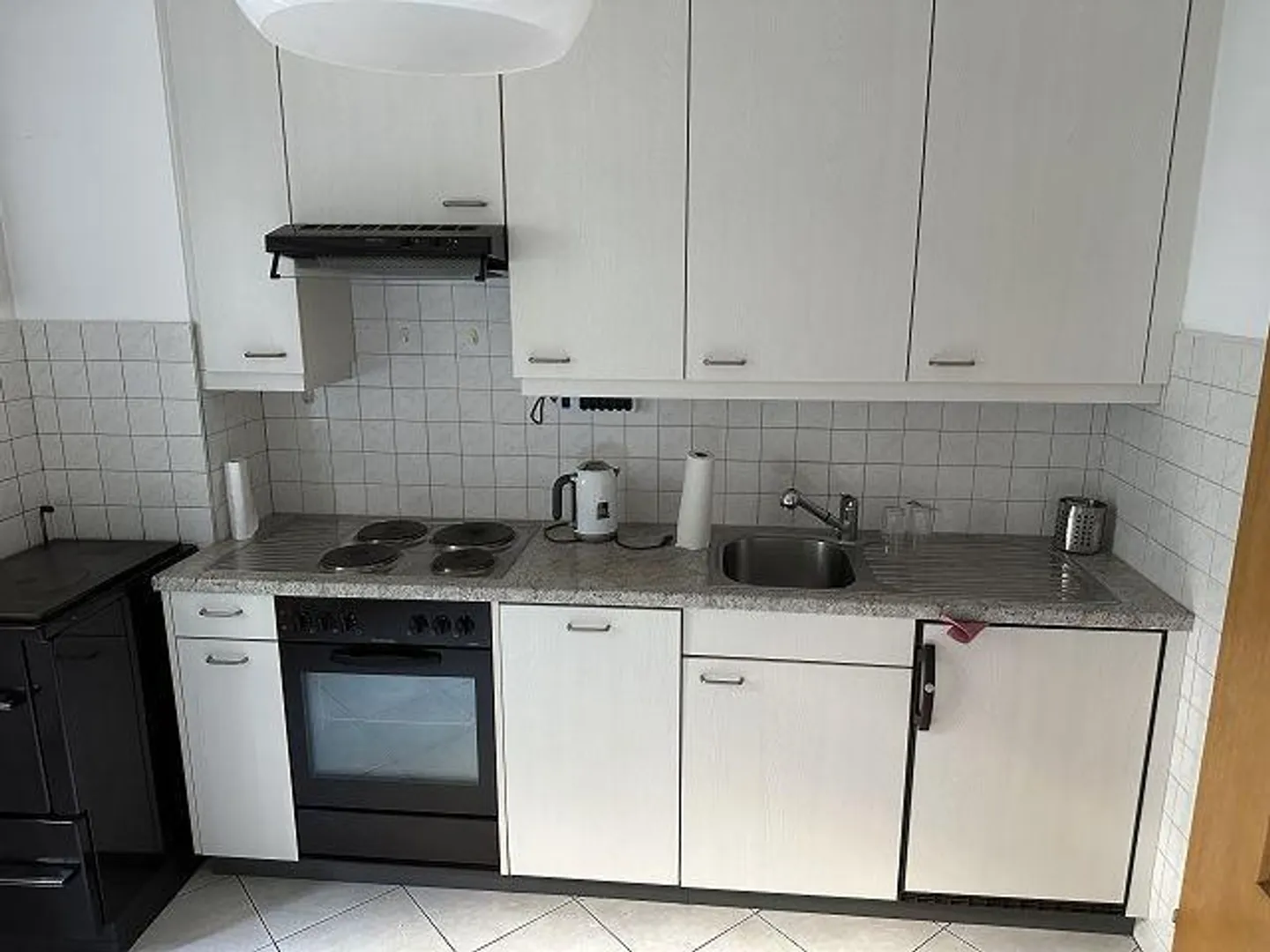 Casa bifamiliare con 2 negozi e 5 garage - Foto 15 di 33