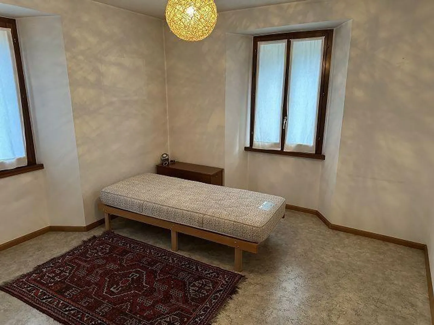 Casa bifamiliare con 2 negozi e 5 garage - Foto 16 di 33