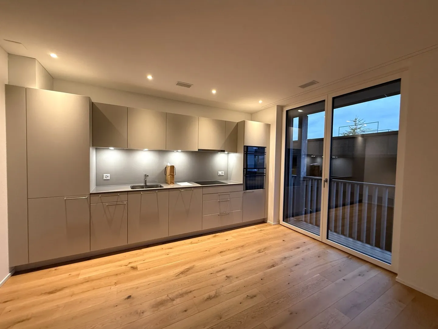 Moderne 3.5 Zimmer Wohnung - Foto 3 von 9