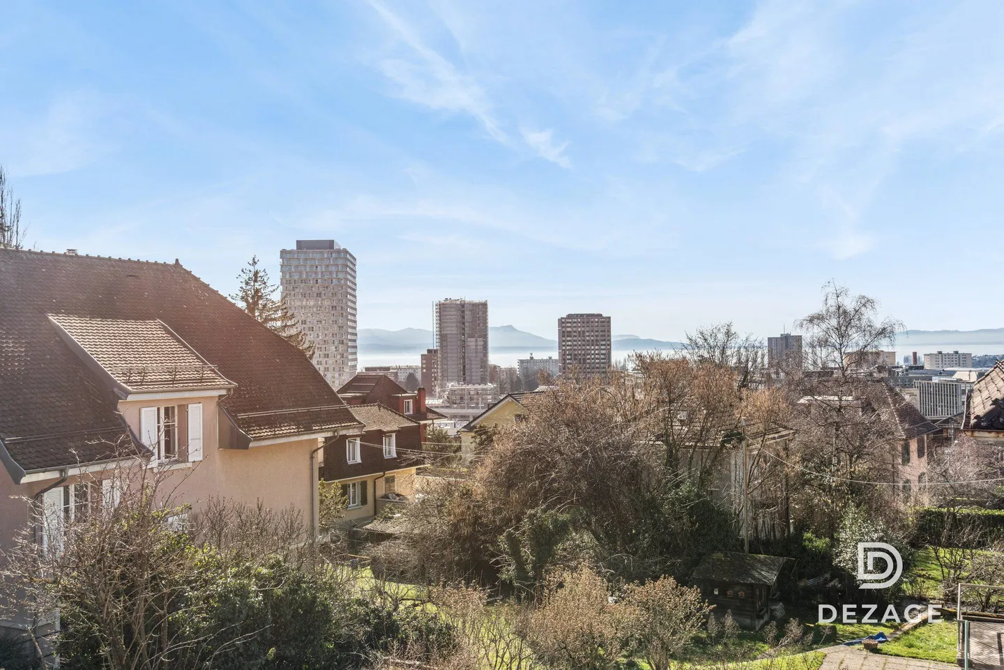 Appartement Familial Rénové avec Vue Lac - Photo 5 sur 12