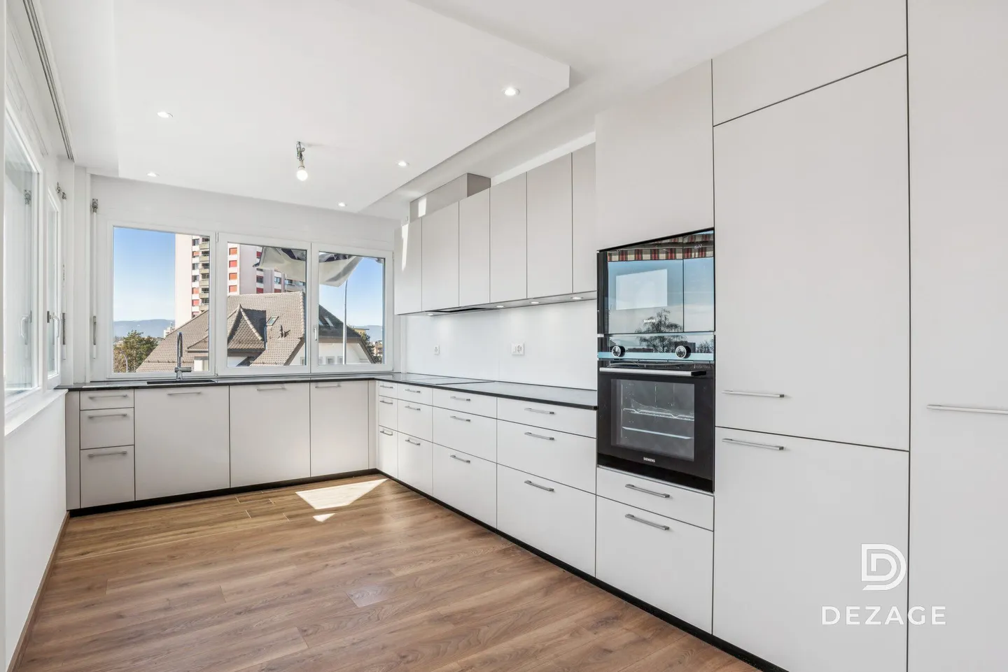 Appartement Familial Rénové avec Vue Lac - Photo 4 sur 12