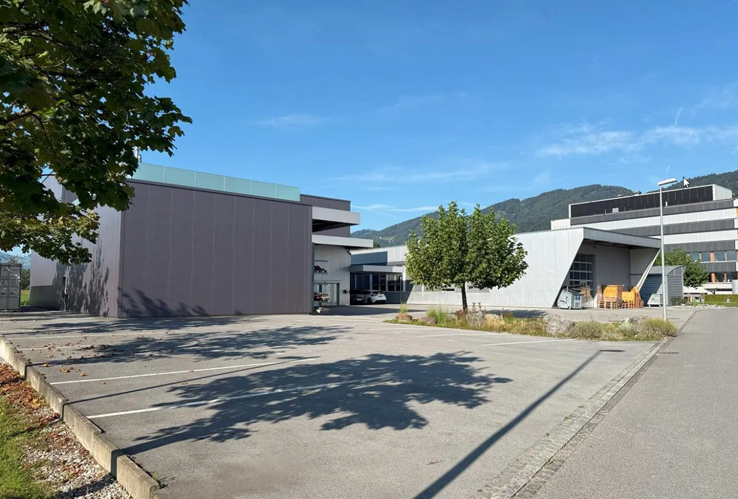Commercial Building in Wegen - Photo 3 of 14