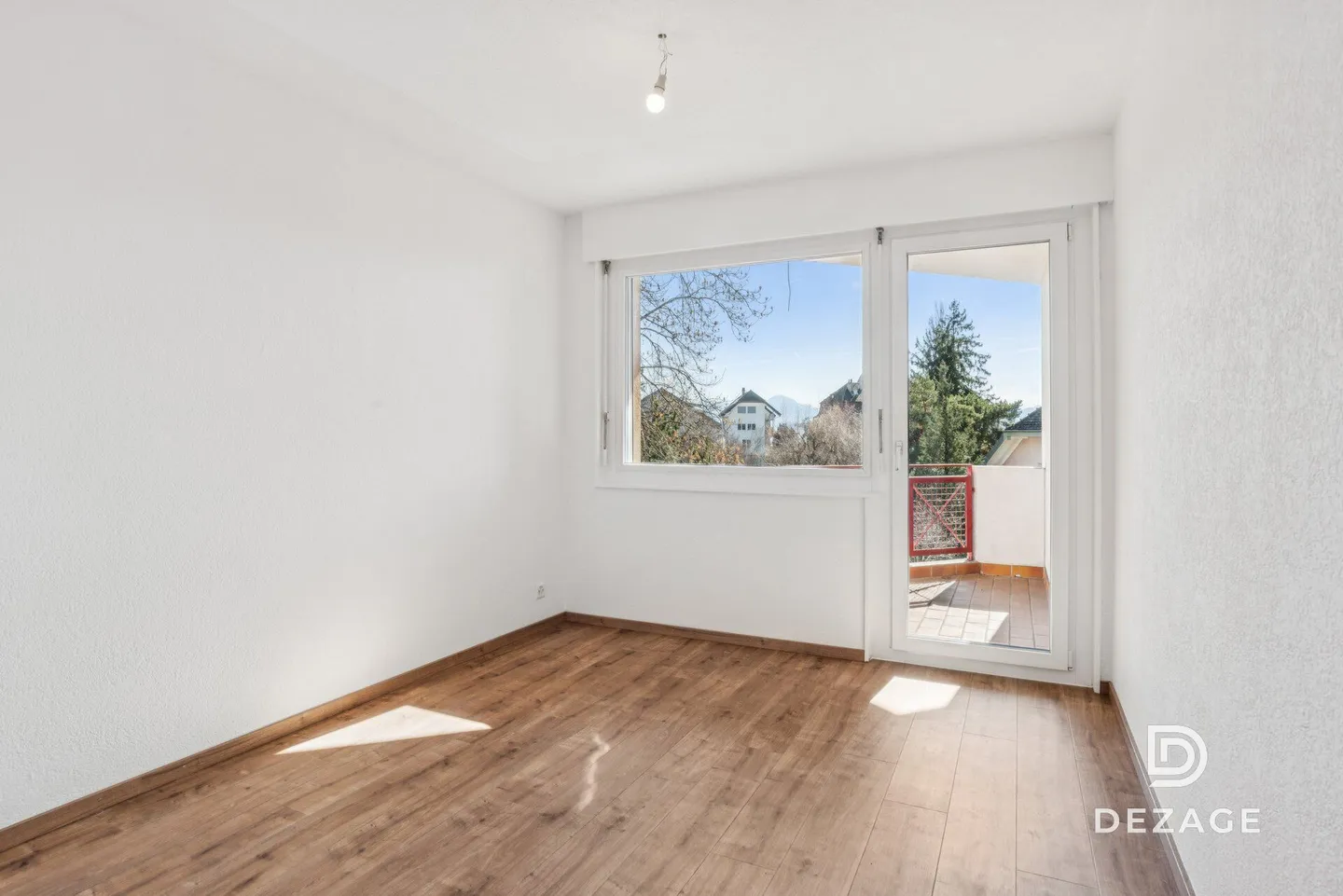 Appartement Familial Rénové avec Vue Lac - Photo 8 sur 12