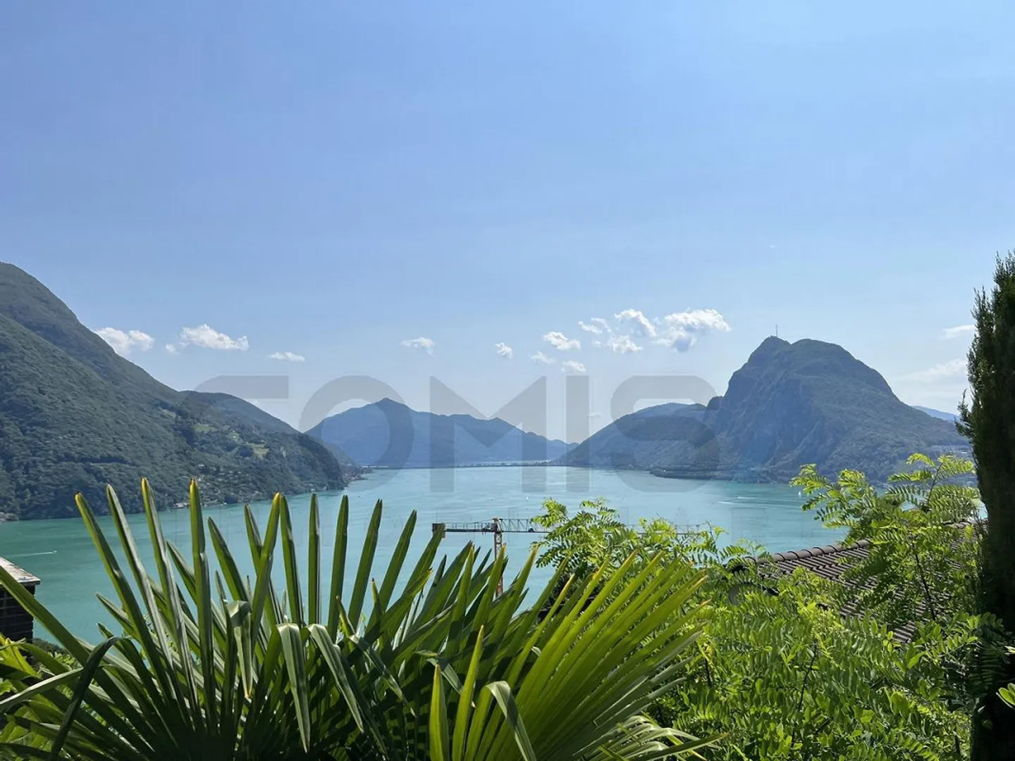 «CRACKER
Wunderschön renoviertes 4,5-Zimmer-Penthouse
Blick auf den See» - Foto 1 von 2