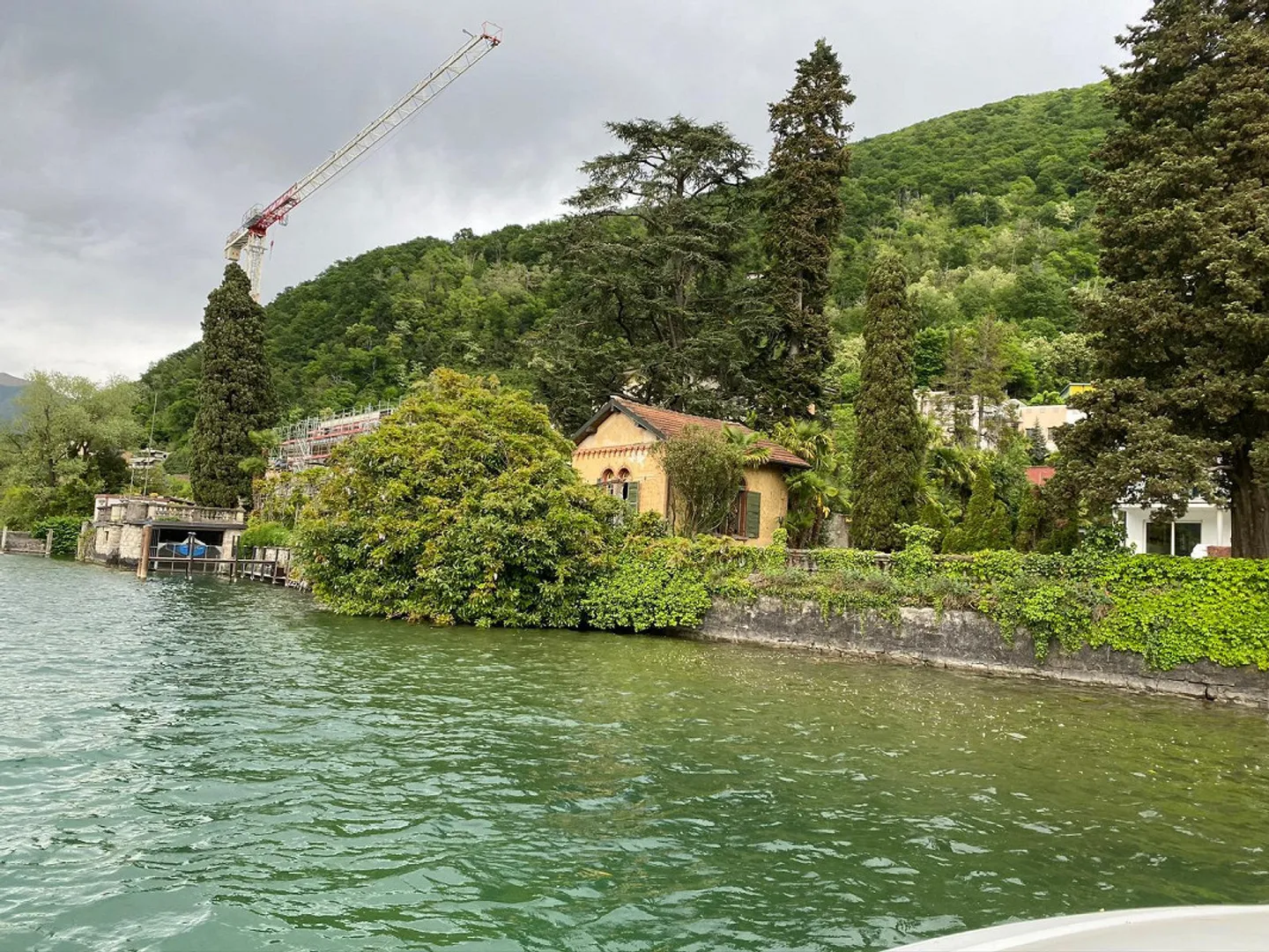 Villa am See mit Pool, Garten und Anlegestelle - Foto 1 von 12