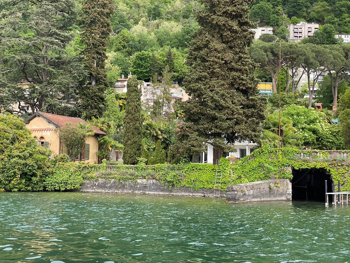 Villa am See mit Pool, Garten und Anlegestelle - Foto 11 von 12