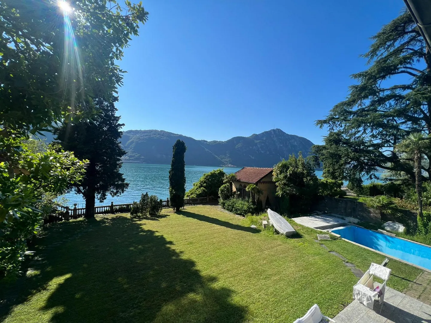 Villa am See mit Pool, Garten und Anlegestelle - Foto 12 von 12