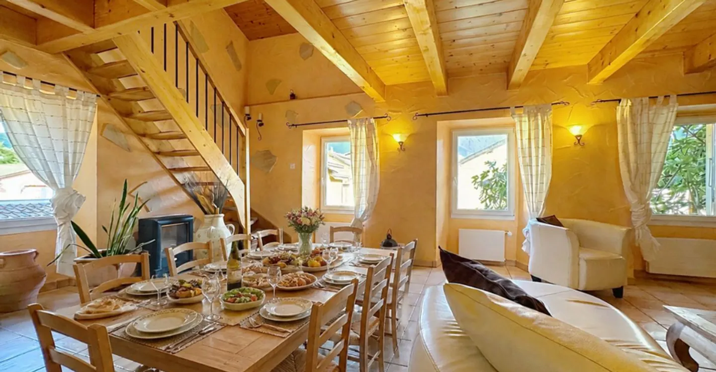 Dorfhaus mit zwei Wohnungen und Scheune mit großem Potenzial - Foto 4 von 12