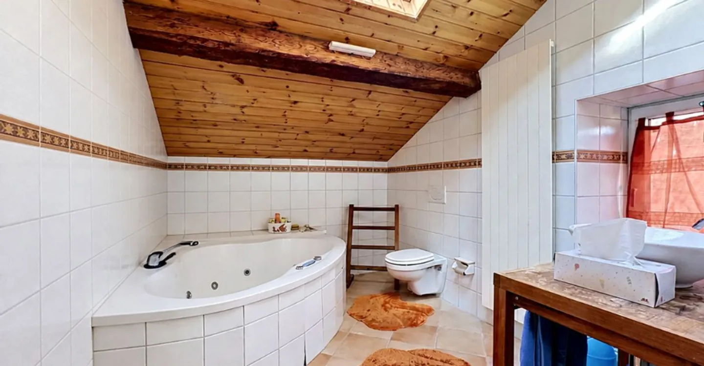 Dorfhaus mit zwei Wohnungen und Scheune mit großem Potenzial - Foto 5 von 12