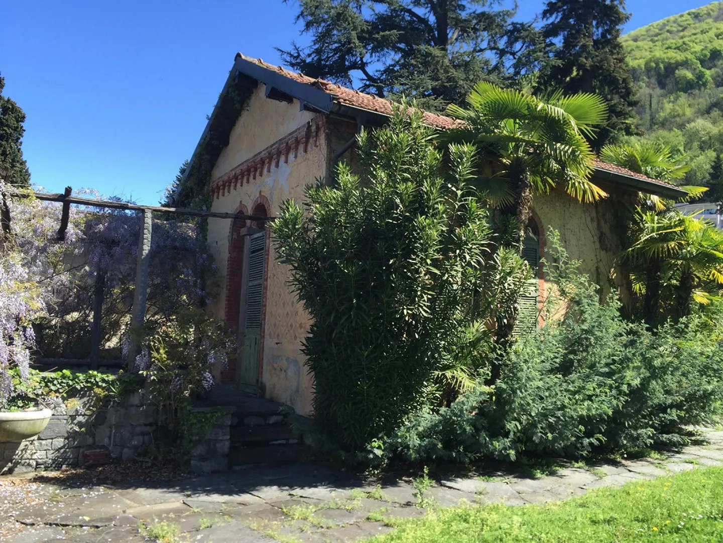 Villa am See mit Pool, Garten und Anlegestelle - Foto 9 von 12