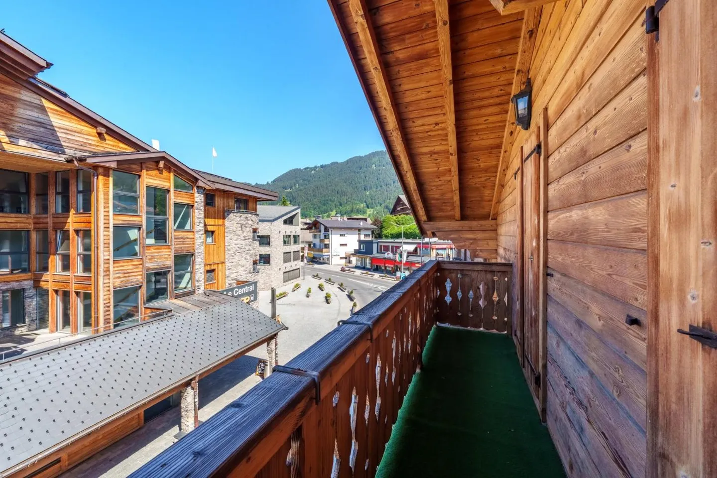 Charming Penthouse in Villars - Photo 4 of 8