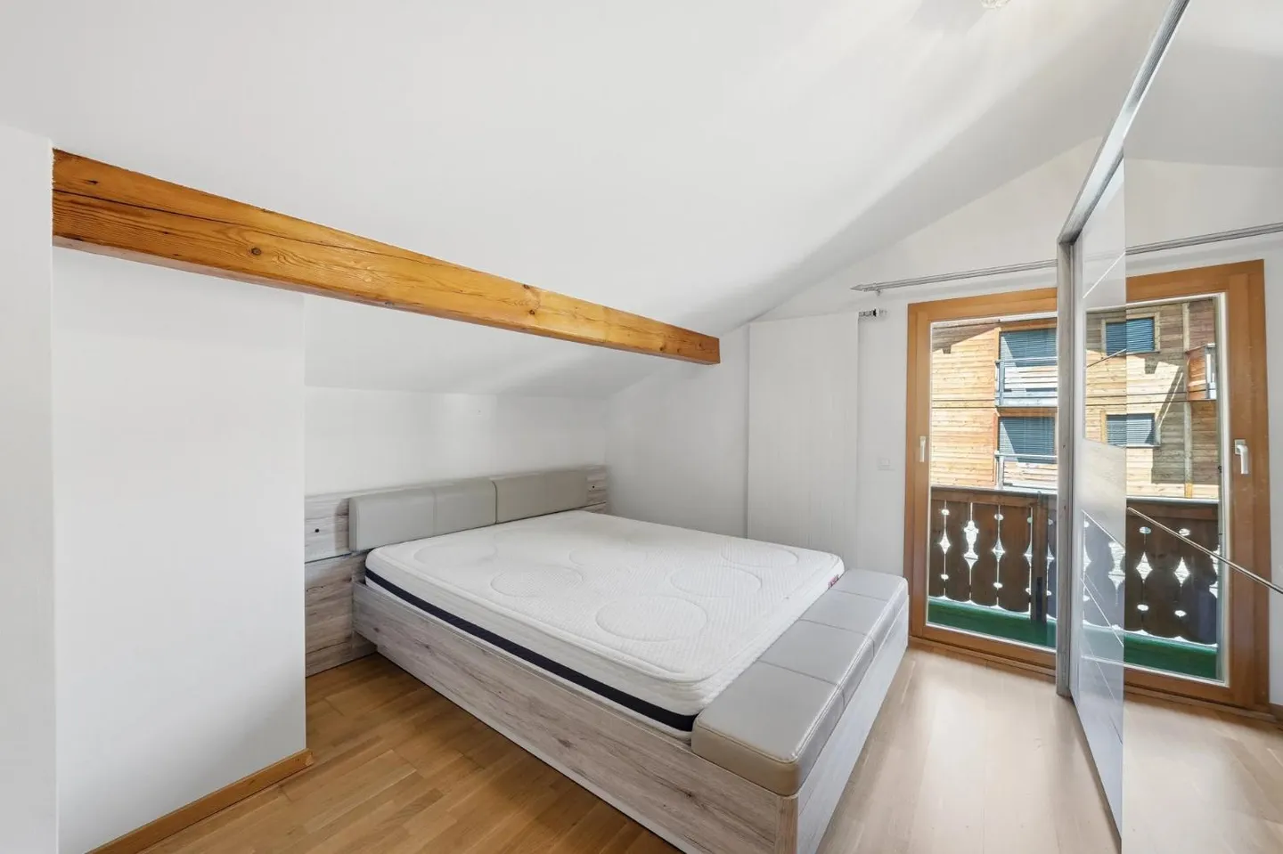 Charming Penthouse in Villars - Photo 7 of 8