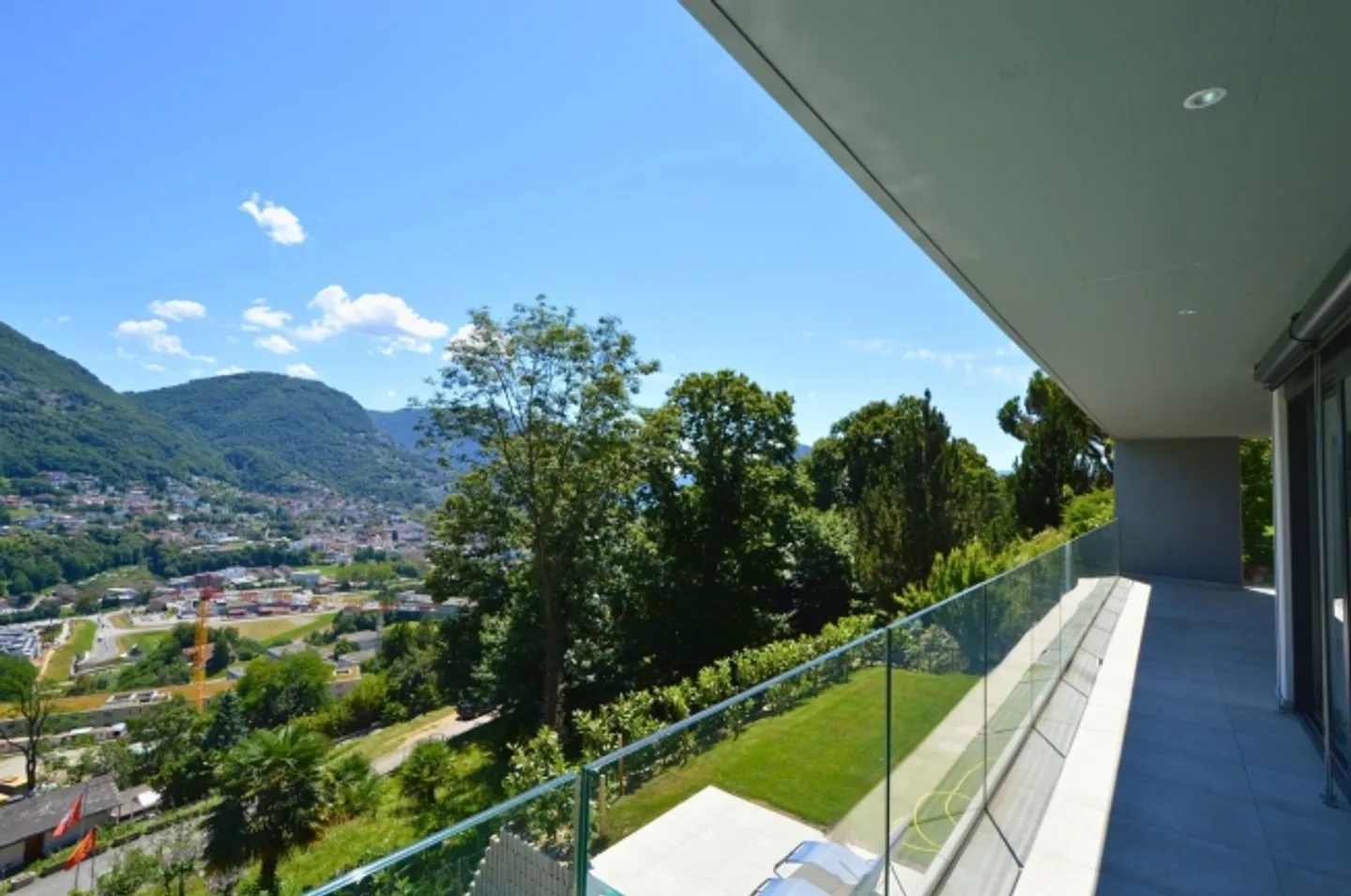 Spacious apartment in a convenient location - Photo 3 of 15