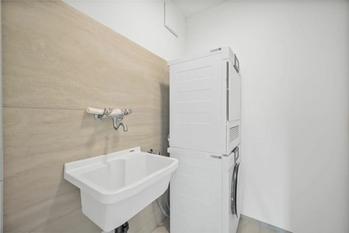 LAKEVIEW PRESTIGE - Photo 16 of 32