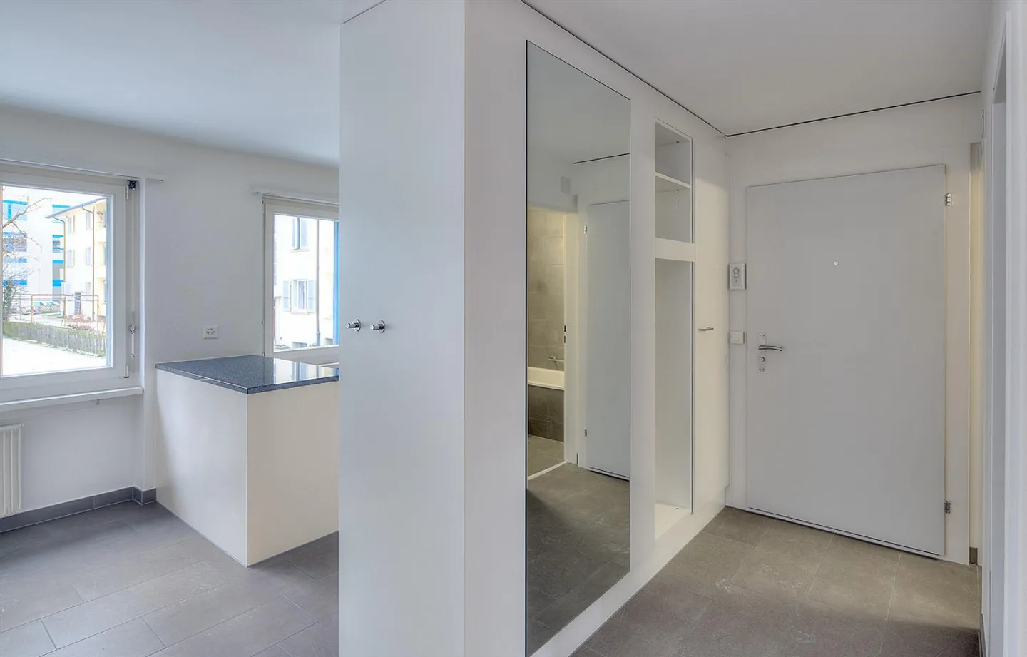 Appartamento moderno con balcone soleggiato - Foto 7 di 8