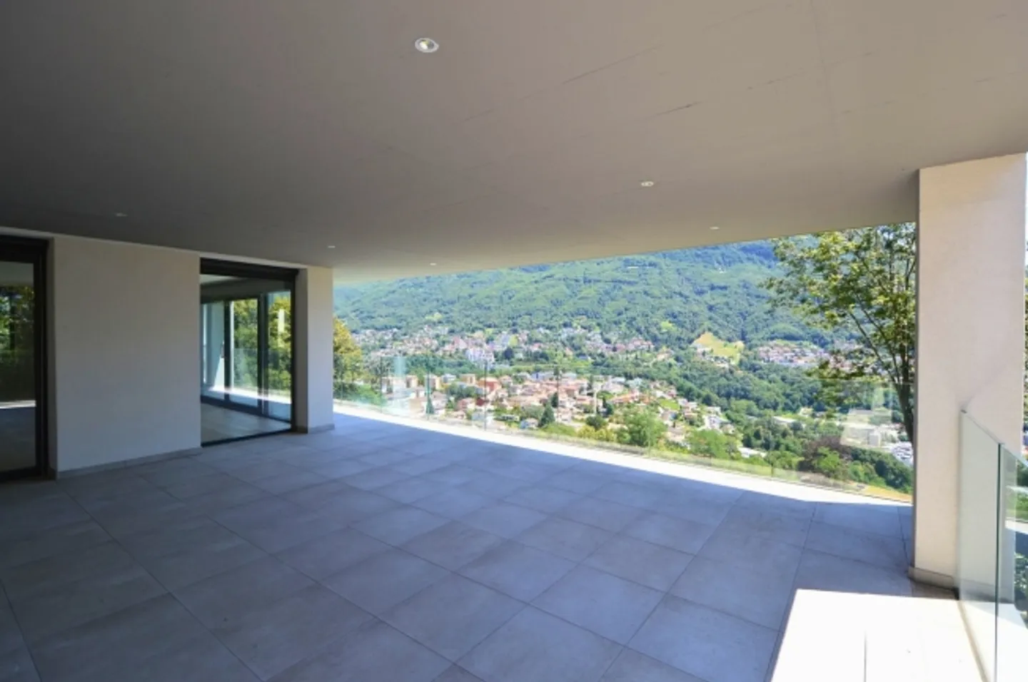 Spacious apartment in a convenient location - Photo 12 of 15