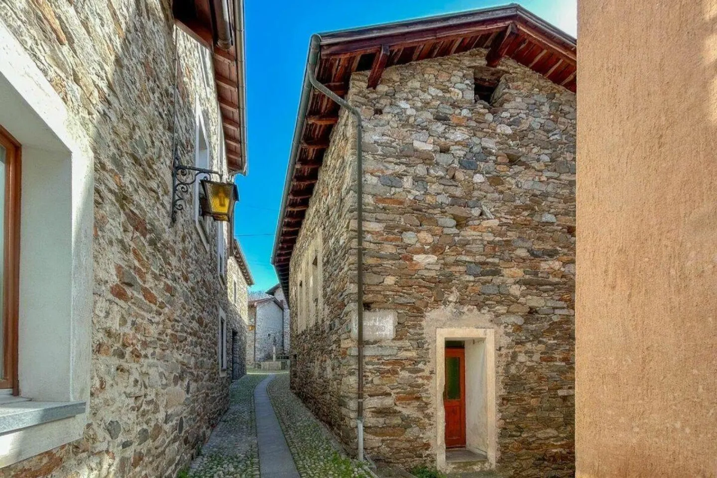 Ticinese House in the Village with Large Garden - Photo 4 of 5