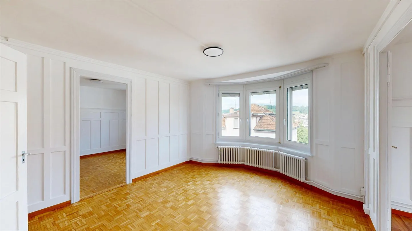 Appartement élégant dans un ancien bâtiment - Photo 2 sur 6