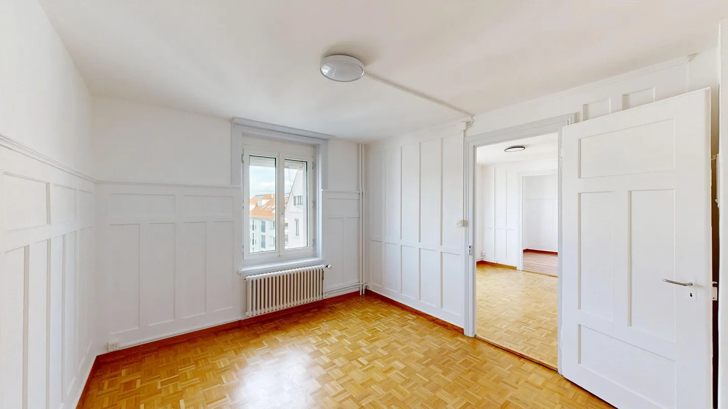 Appartement élégant dans un ancien bâtiment - Photo 3 sur 6