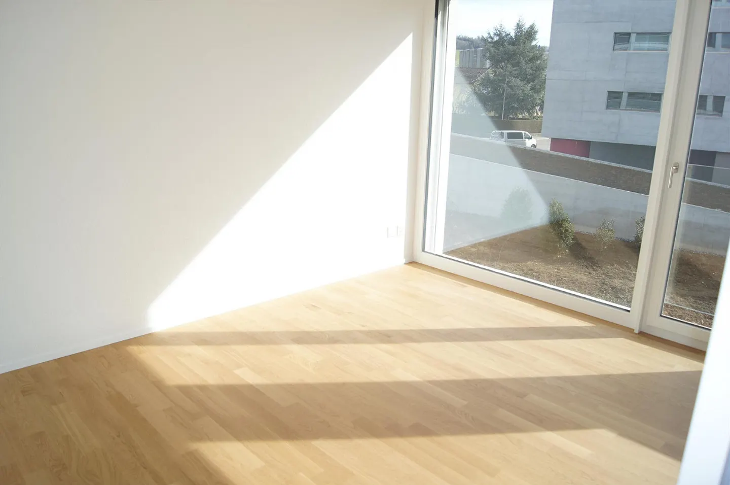 Large 3.5 Room Apartment 97m² - In the Center and Close to the Train Station - Photo 4 of 12