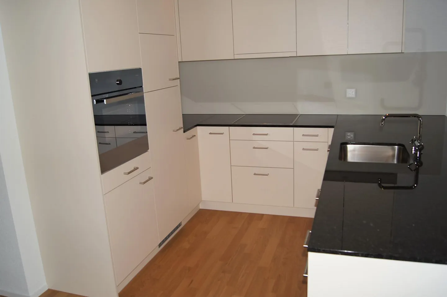 Large 3.5 Room Apartment 97m² - In the Center and Close to the Train Station - Photo 6 of 12