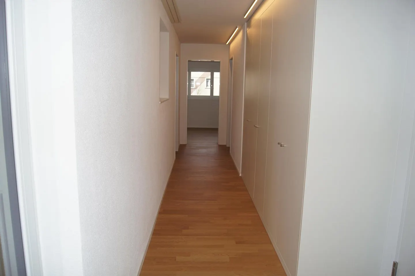 Large 3.5 Room Apartment 97m² - In the Center and Close to the Train Station - Photo 7 of 12