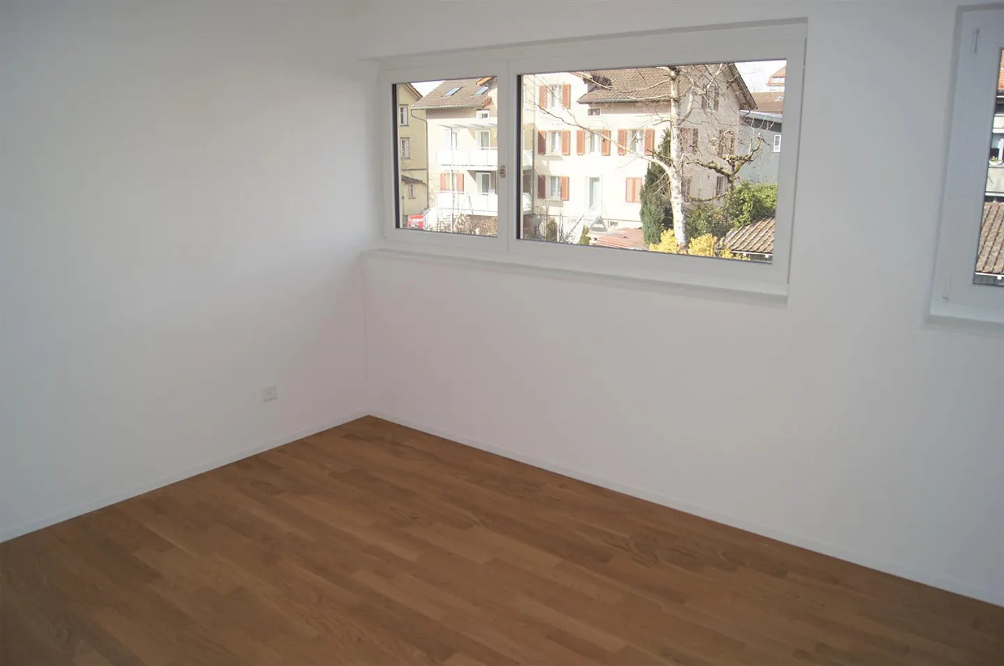 Large 3.5 Room Apartment 97m² - In the Center and Close to the Train Station - Photo 10 of 12