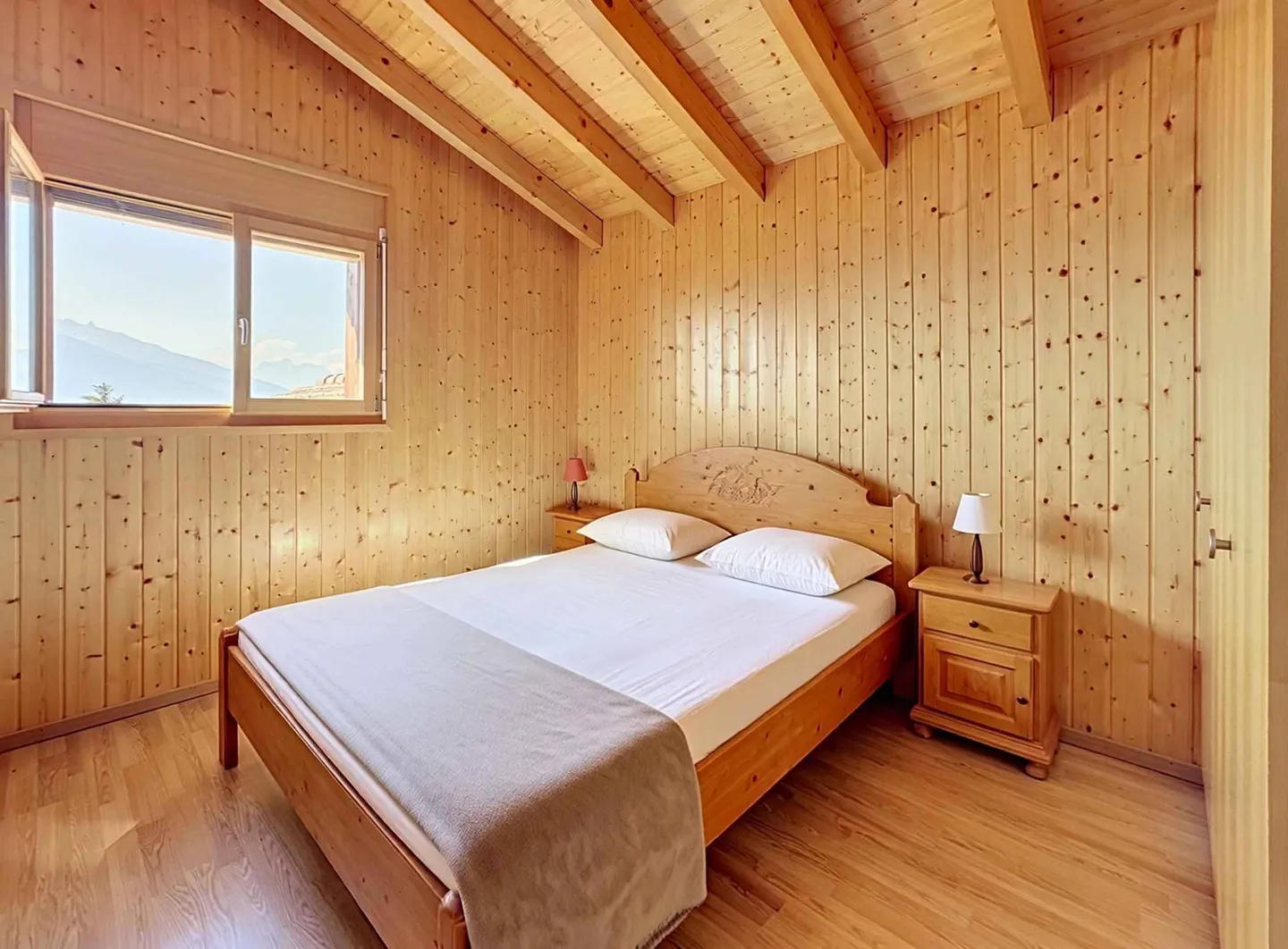 Charming Chalet with Stunning Views - Photo 6 of 8