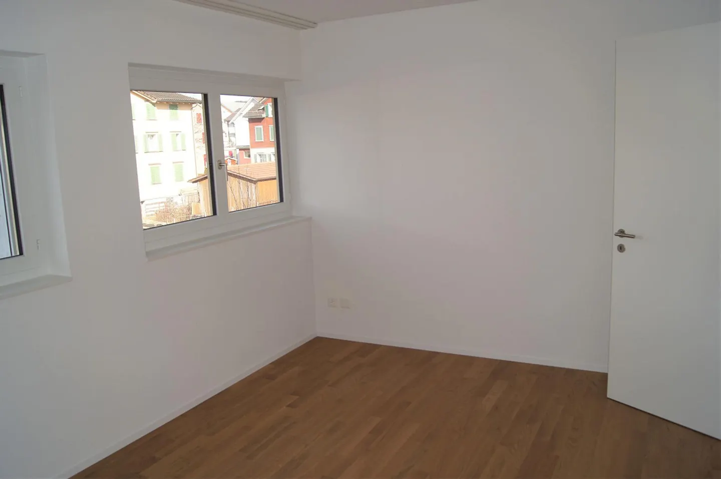 Large 3.5 Room Apartment 97m² - In the Center and Close to the Train Station - Photo 11 of 12