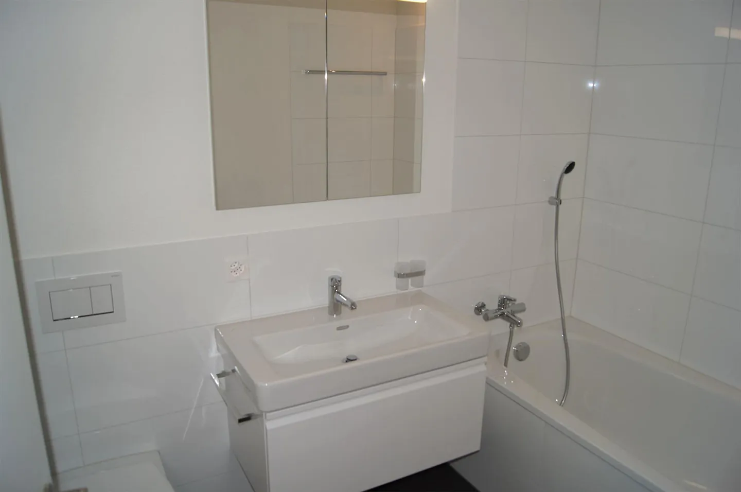 Large 3.5 Room Apartment 97m² - In the Center and Close to the Train Station - Photo 9 of 12