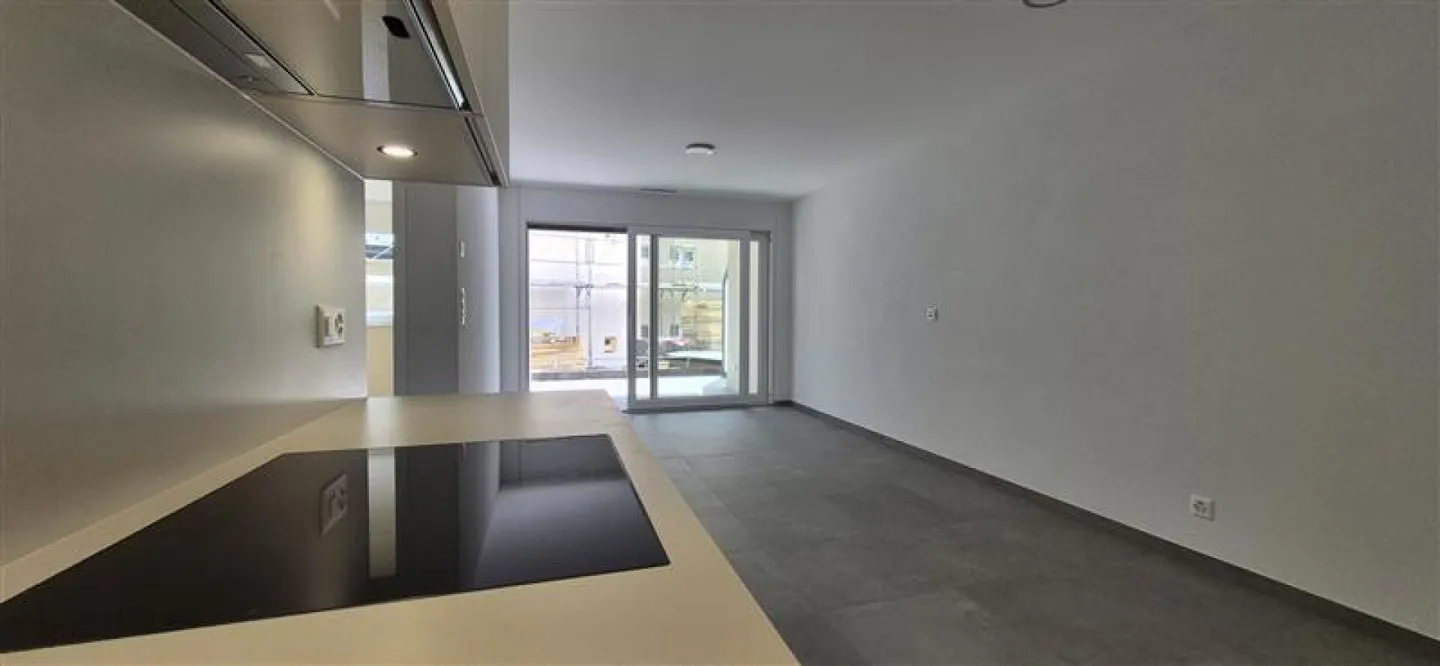 Nuovo - Appartamento di 3,5 locali con balcone e posti auto - Foto 2 di 7