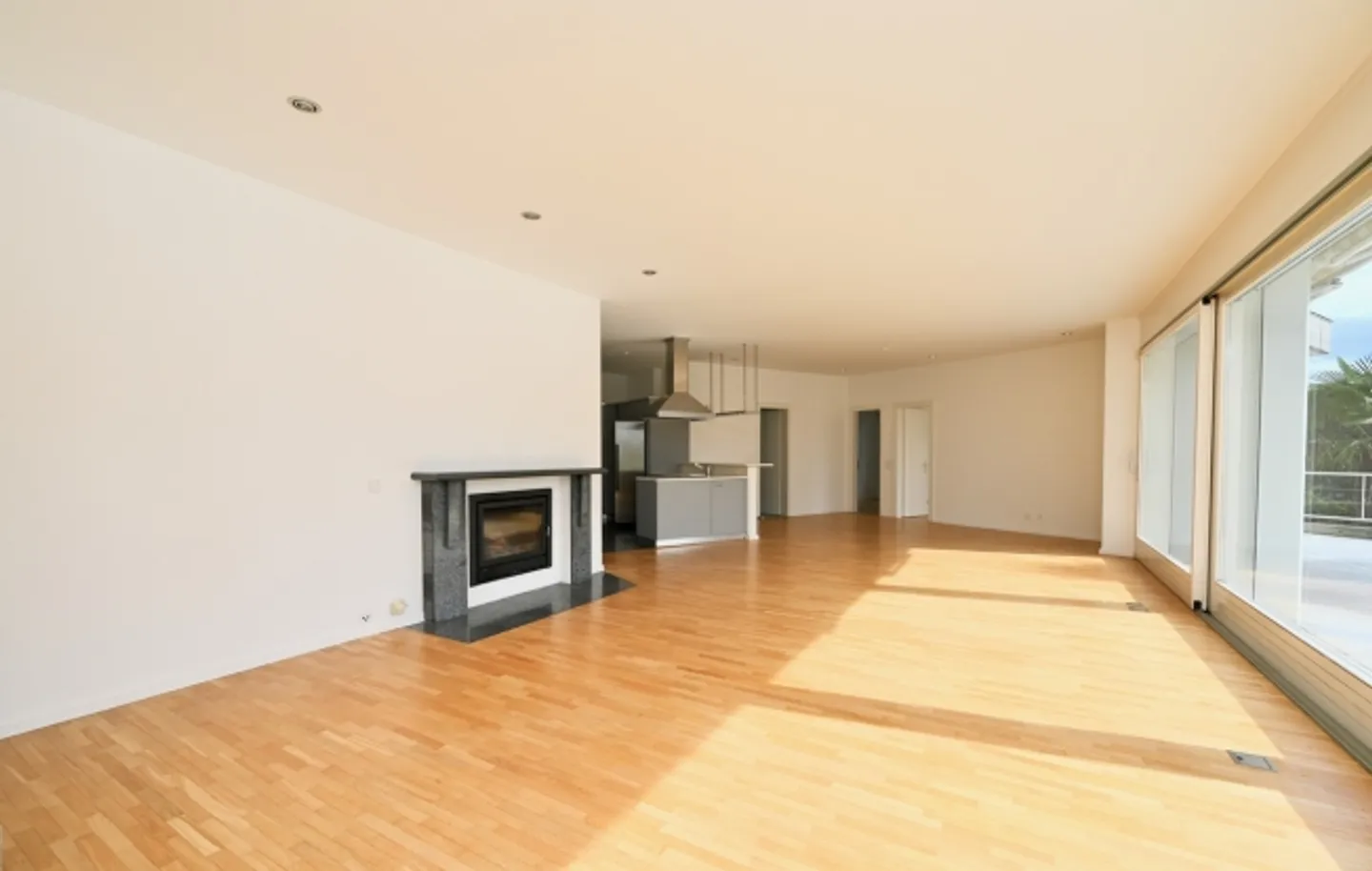 «Villa mit Pool und Blick auf den Luganersee und die Corcostastanti-Berge» - Foto 8 von 17