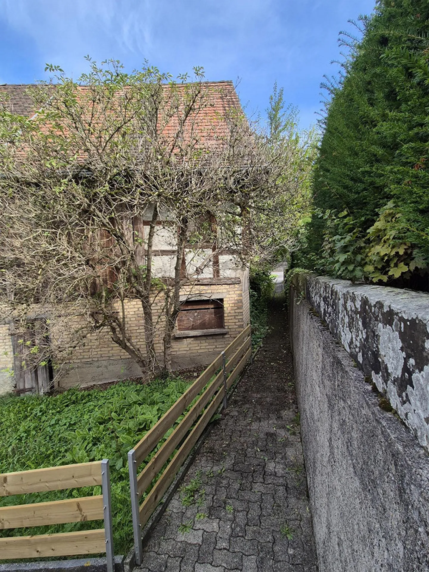 Listed property with great potential - Photo 4 of 16
