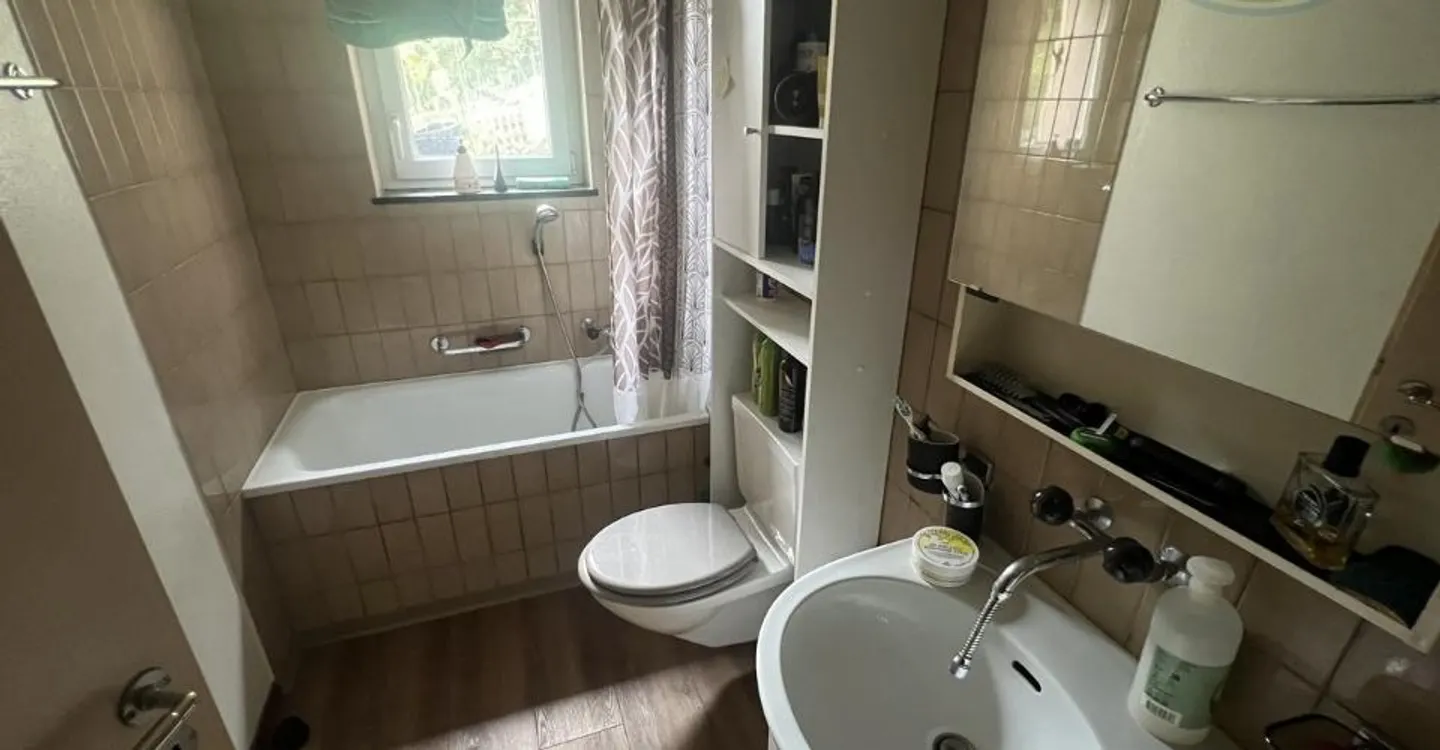 Edificio di rendimento con 3 appartamenti e area verde di 1.400 m2 - Foto 3 di 10