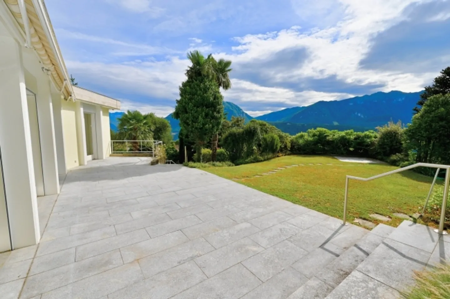 «Villa mit Pool und Blick auf den Luganersee und die Corcostastanti-Berge» - Foto 4 von 17