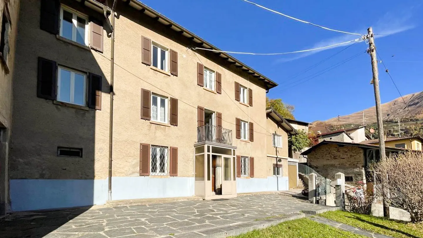 CASA UNIFAMILIARE CON GIARDINO - Foto 1 di 11