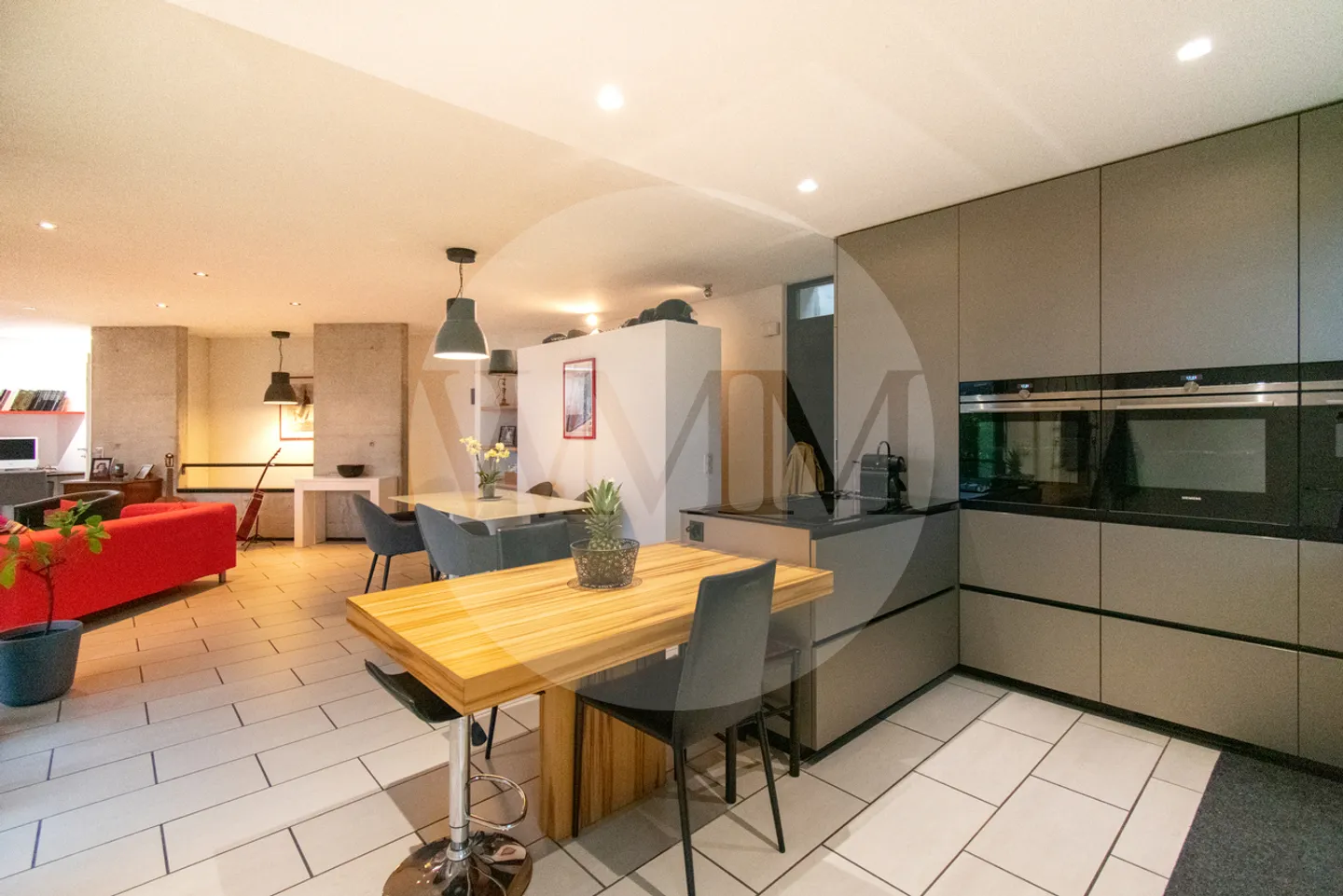 Moderne Villa mit Garten und Terrasse - Foto 4 von 15