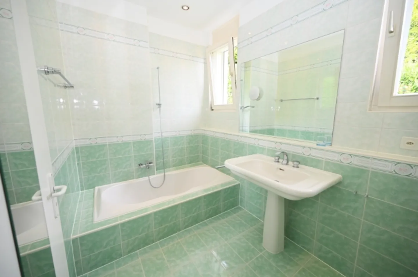 «Villa mit Pool und Blick auf den Luganersee und die Corcostastanti-Berge» - Foto 16 von 17