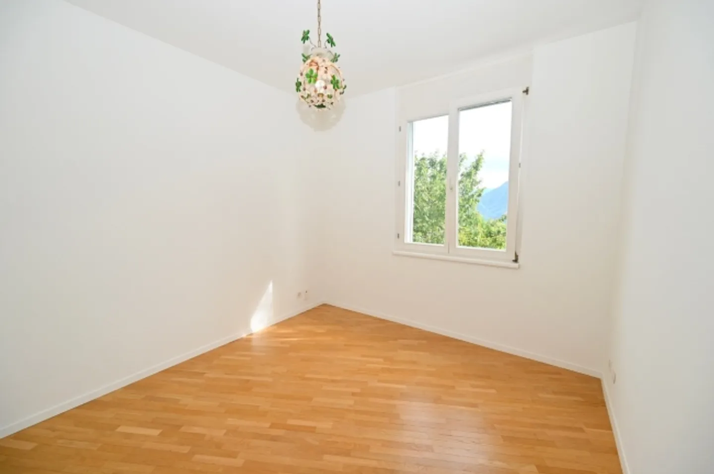 «Villa mit Pool und Blick auf den Luganersee und die Corcostastanti-Berge» - Foto 14 von 17