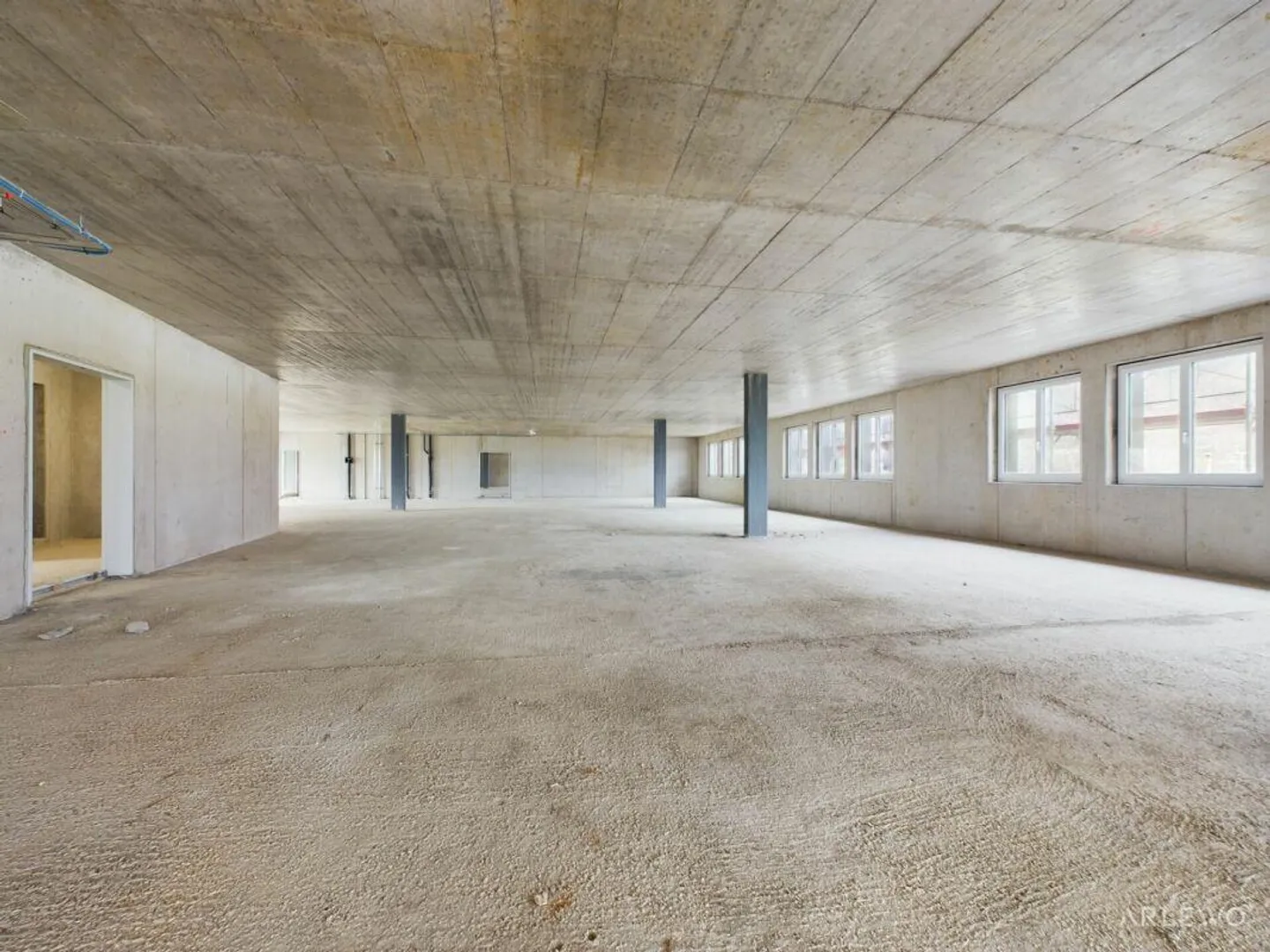 Eichli 2931 | Working in the new building directly by the highway - Photo 7 of 7