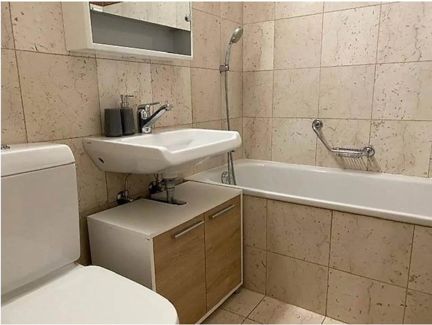 Appartamento ammobiliato in affitto - Foto 4 di 5