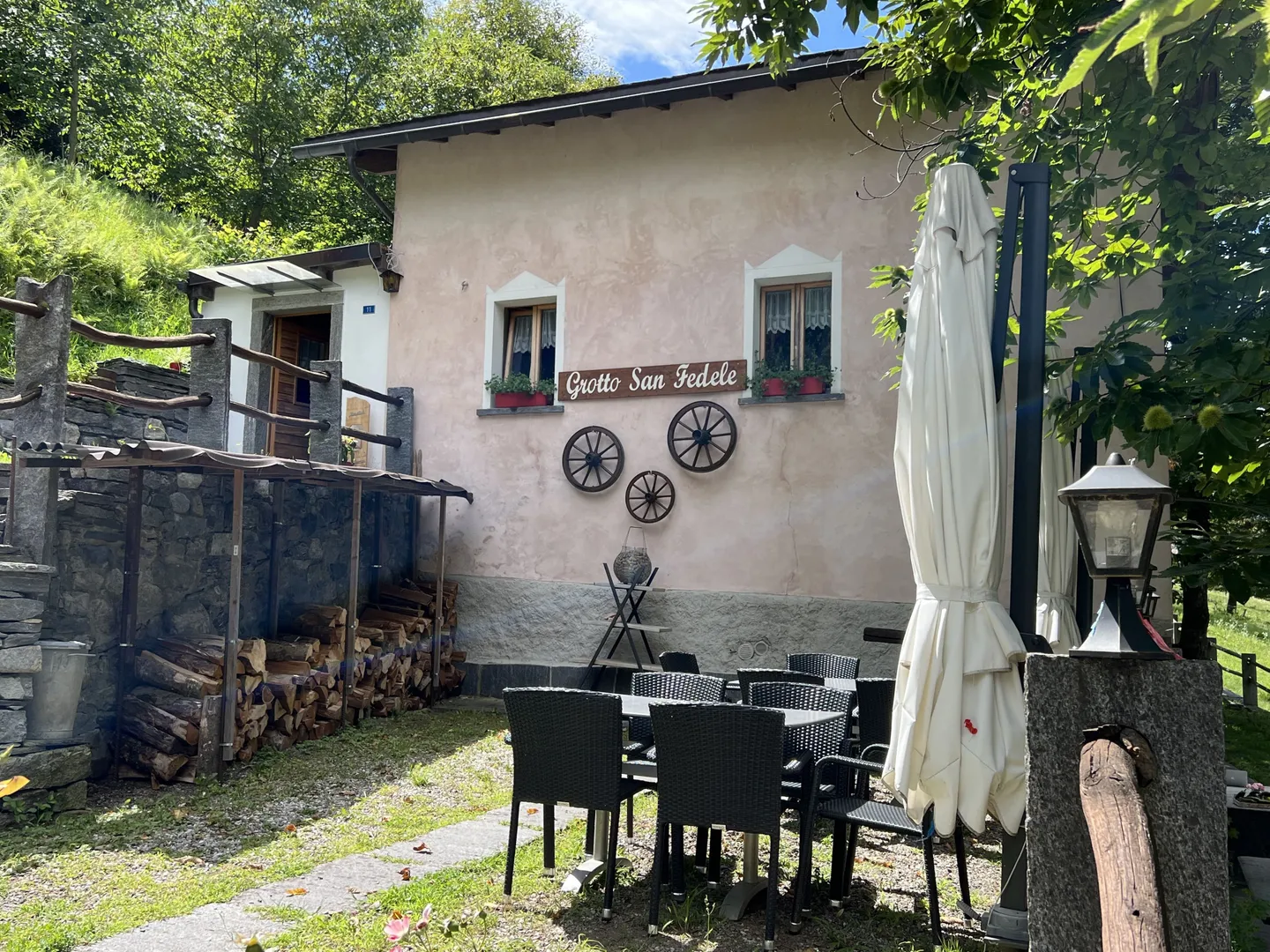 Ristorante Caratteristico a Roveredo - Foto 2 di 9