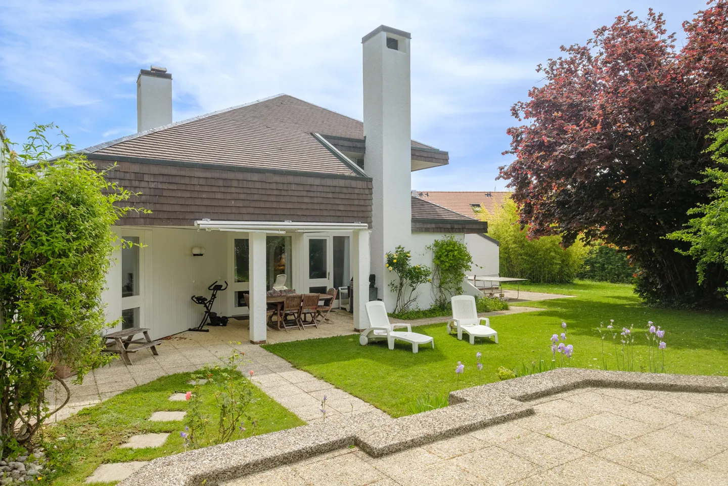 Privileged living environment for this family property in Gingins - Photo 1 of 16