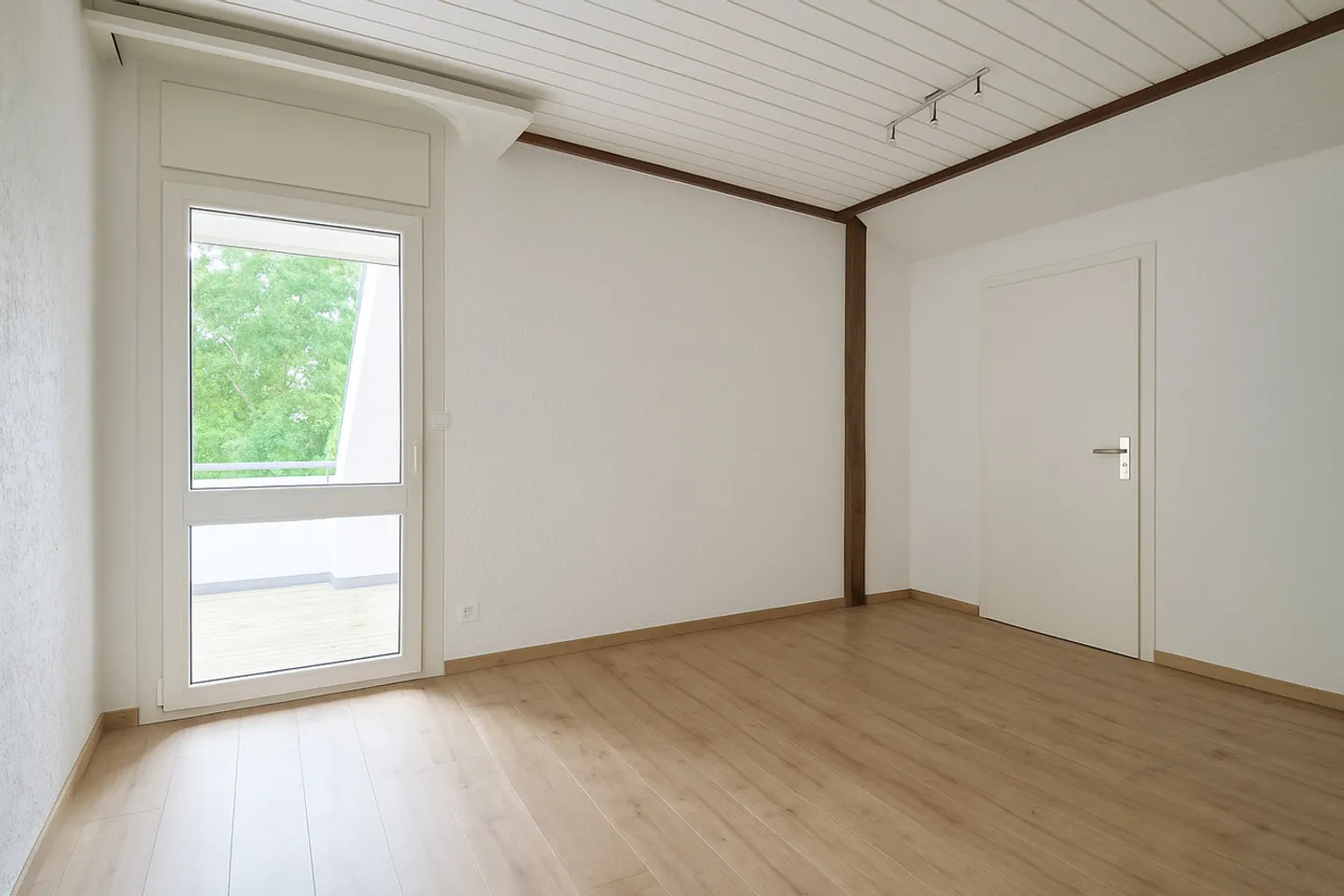 Privileged living environment for this family property in Gingins - Photo 10 of 16