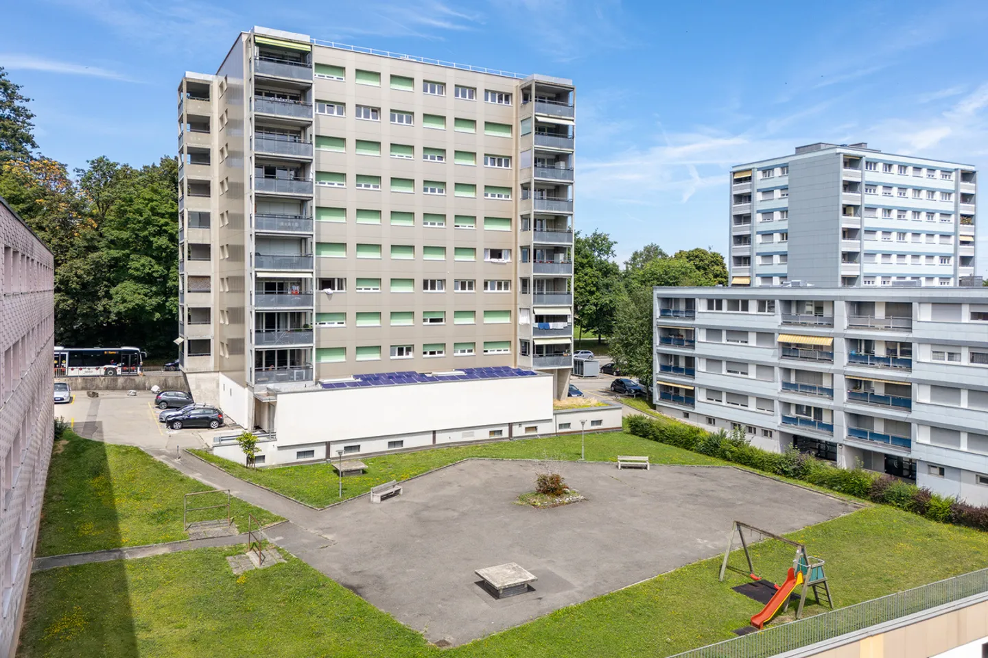 Appartement spacieux près des commerces - Photo 1 sur 4