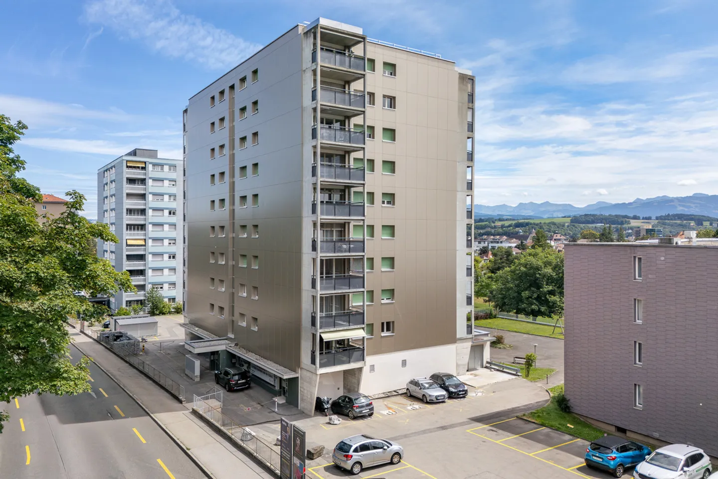 Appartement spacieux près des commerces - Photo 2 sur 4