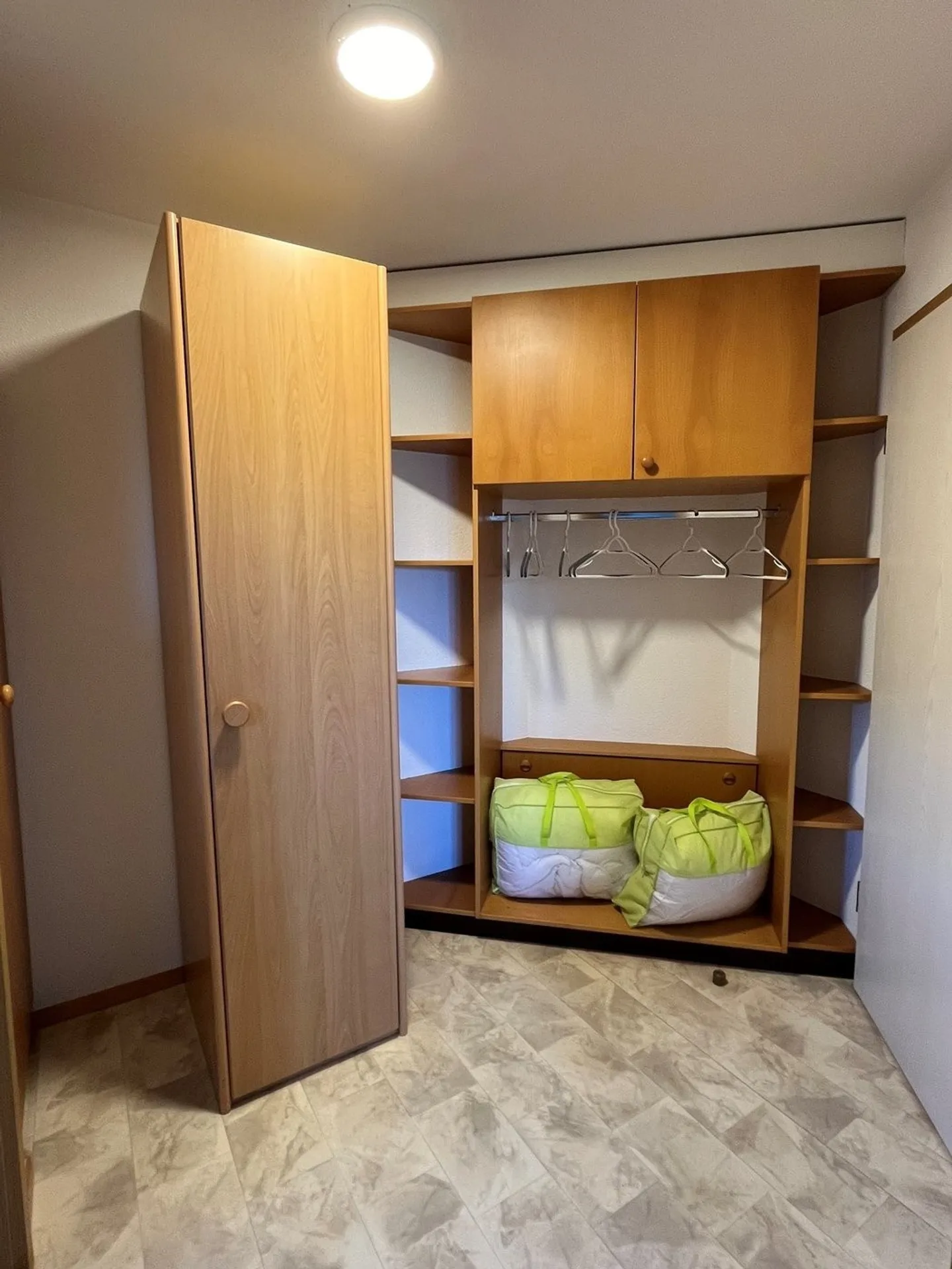 Partially furnished studio in a quiet location - Photo 4 of 12