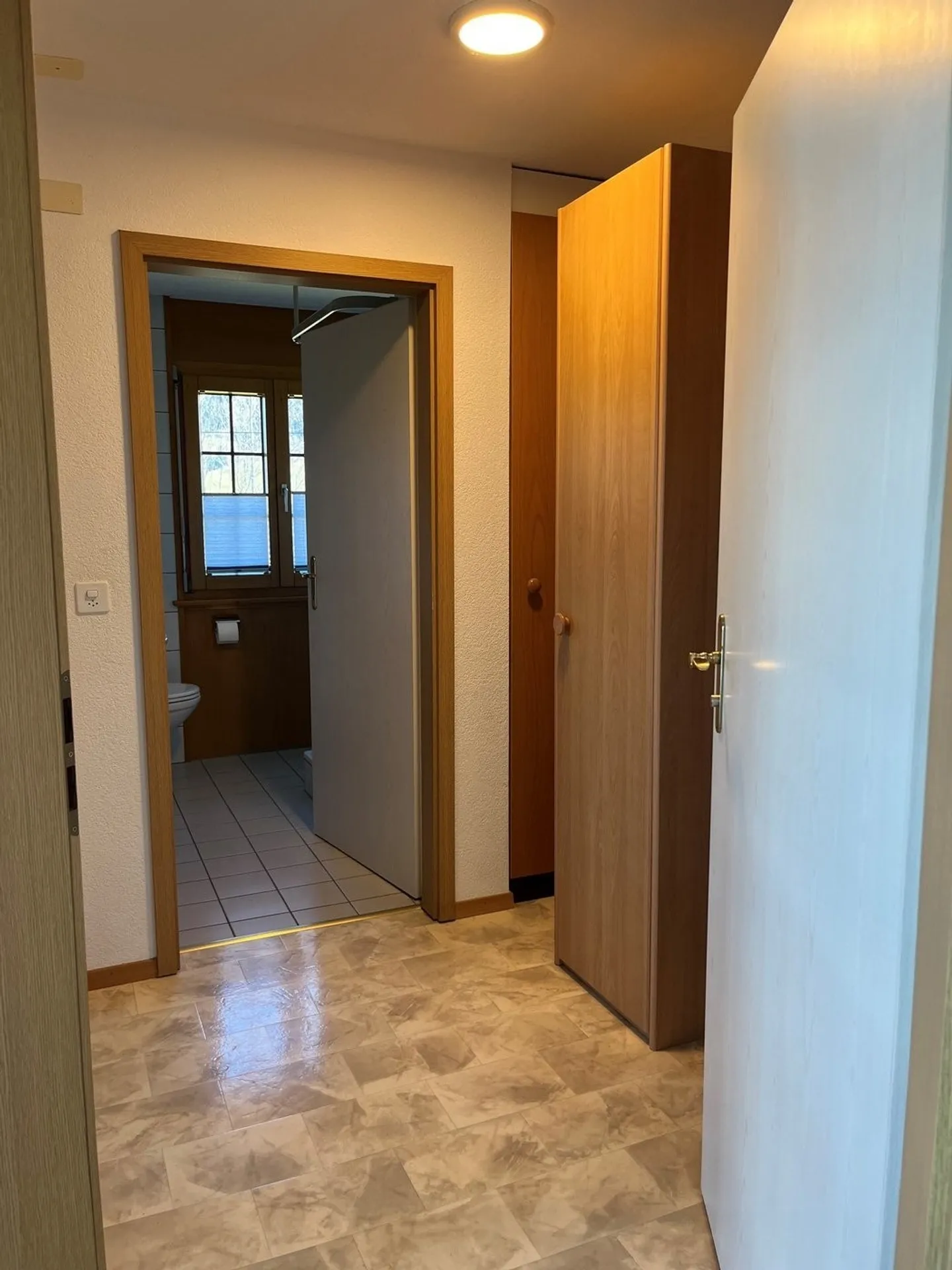 Partially furnished studio in a quiet location - Photo 3 of 12